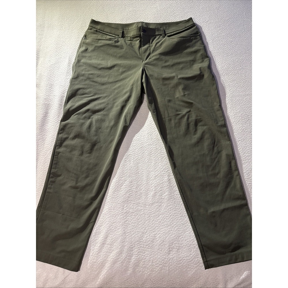 Lululemon Mens ABC Classic Fit Pant Size 38 X 30 Khaki Green Warpstreme 5 Pocket